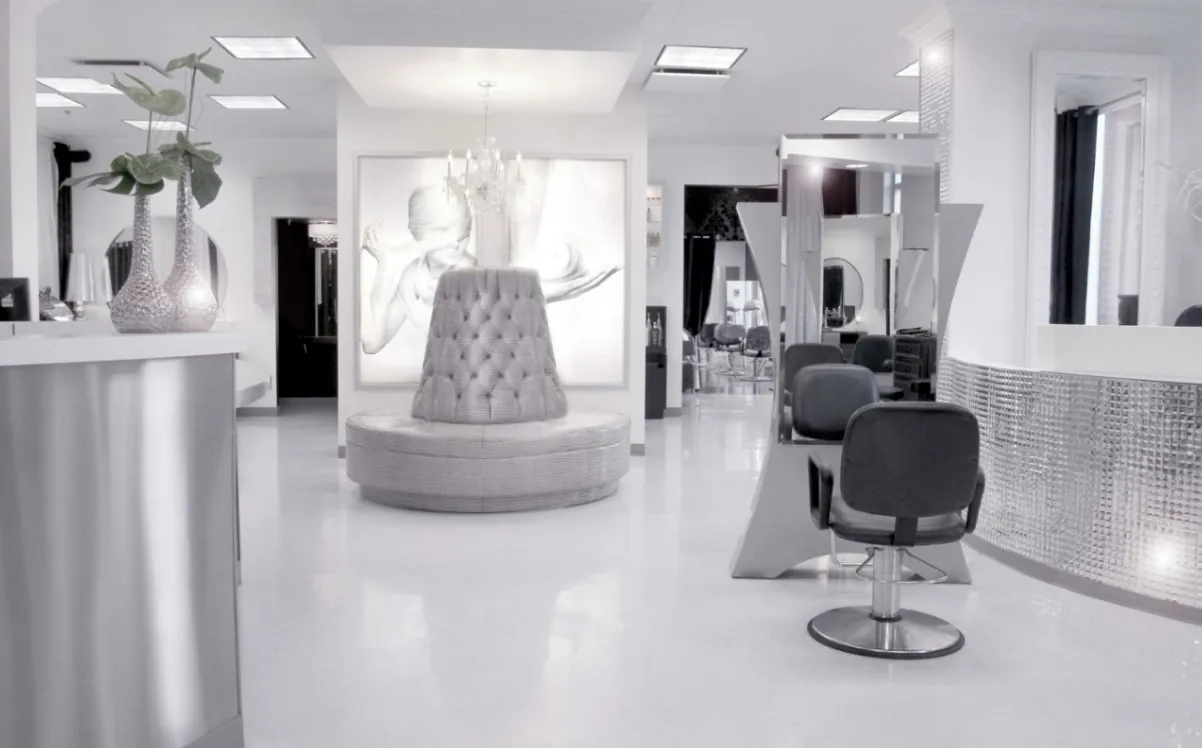 Salon de coiffure tout blanc